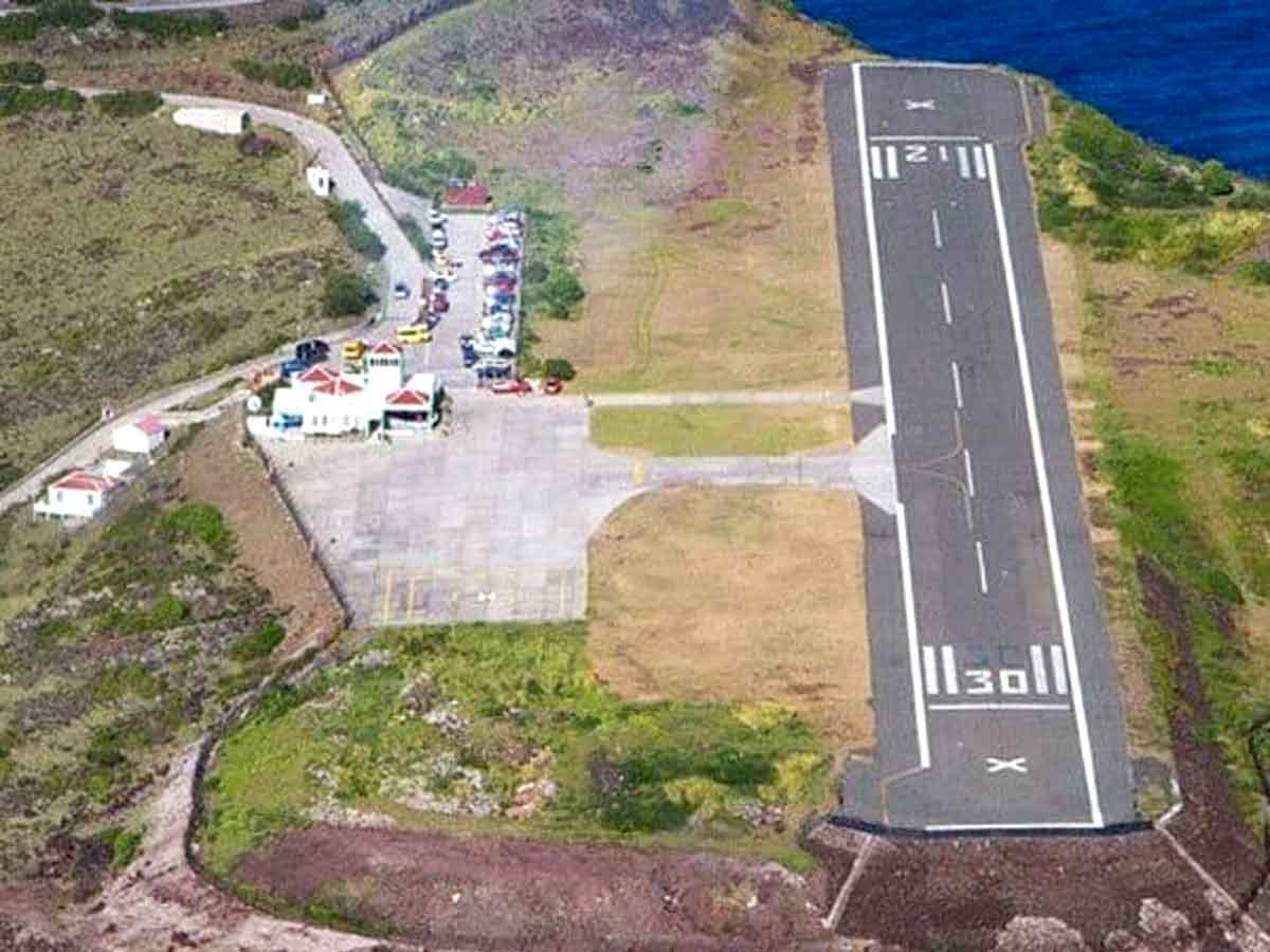 juancho-e-yrausquin-airport-dutch-caribbean-island-of-saba-giomanianet